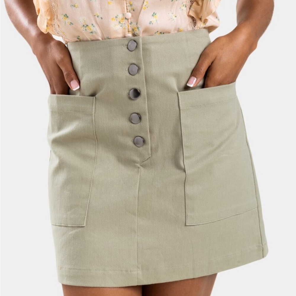 Francesca’s Mi Ami Sage Green Side Pocket Button Front Skirt